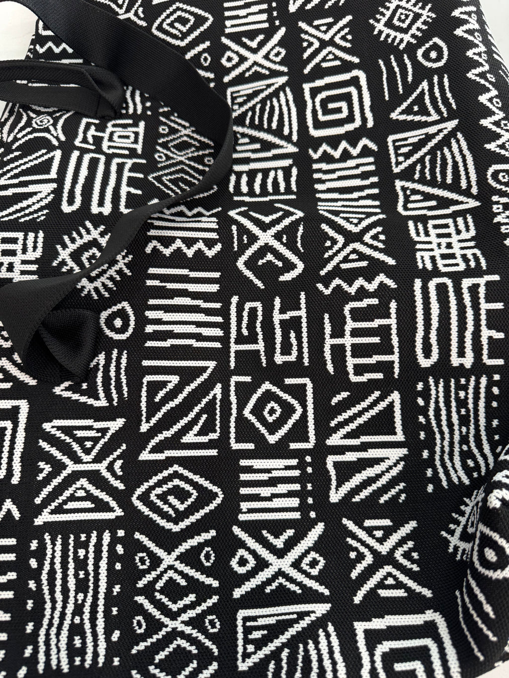 Manka Medium Tote Bag