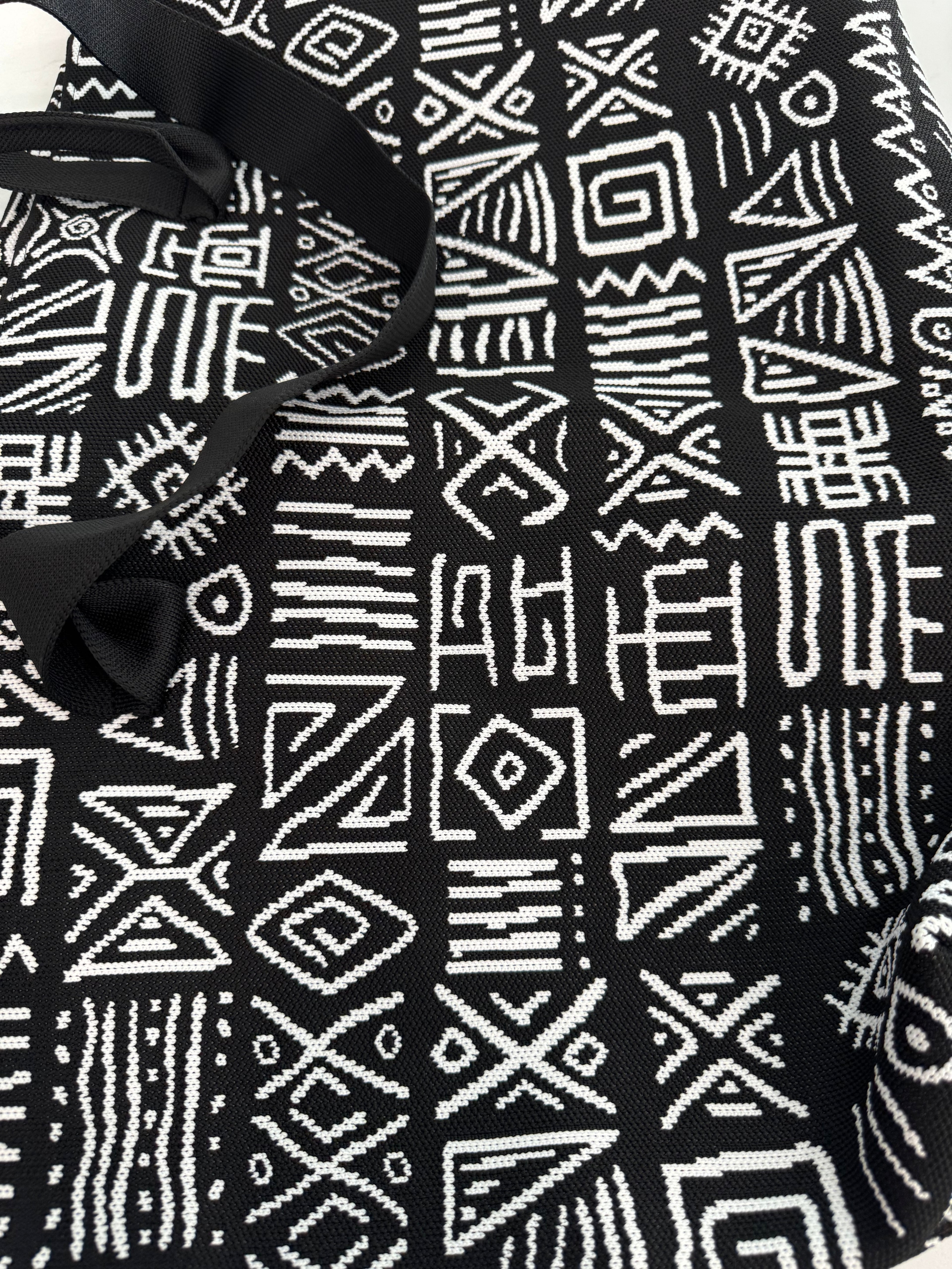 Manka Medium Tote Bag